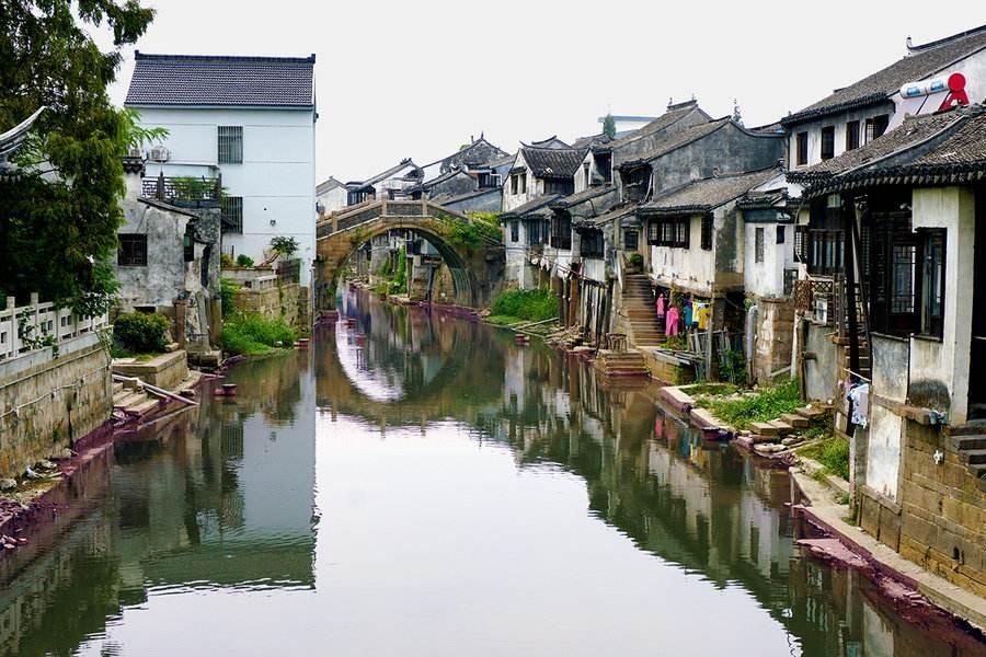 地产股继续走强，浦东金桥涨停